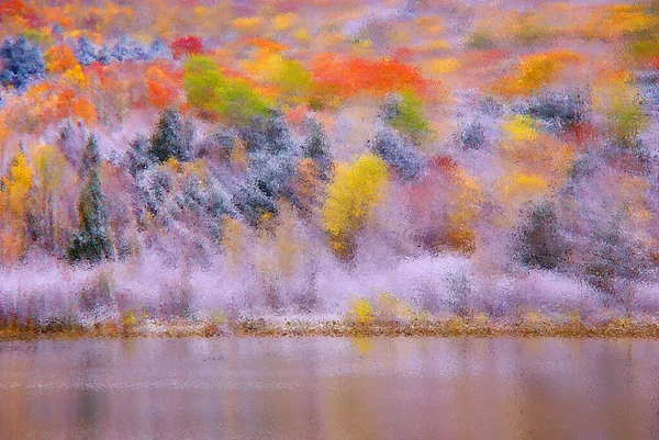 淡淡的秋天风景背景 色彩艳丽的表面或灿烂的玻璃上的色彩图案 — 图库照片