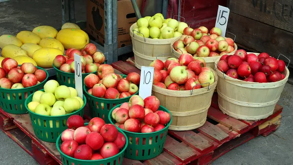 Las Manzanas Mercado Árbol Hoja Caduca Familia Las Rosas Mejor —  Fotos de Stock