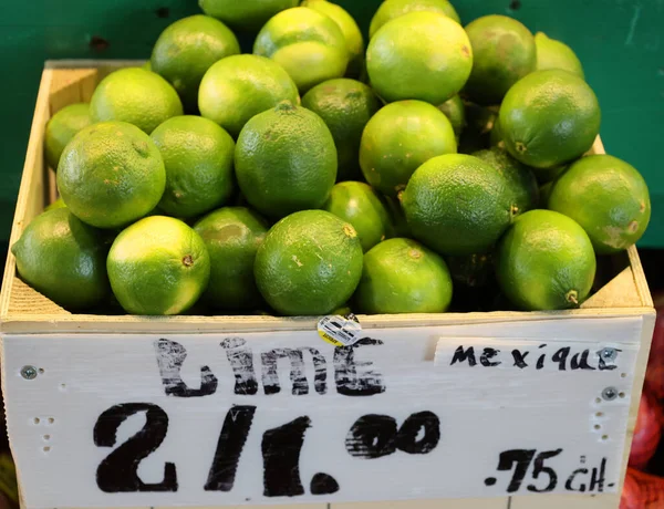 Fresh Green Lemons Box — Stock Photo, Image