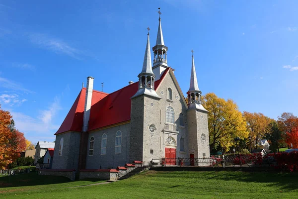 Sainte Famille Ile Orleans Quebec Canada 2021年 サント ファミリー ダラン教会はイルで最も古い集落です — ストック写真