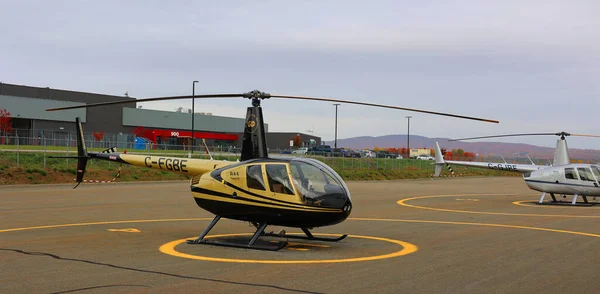 Quebec City Canada 2021 Ультрасовременные Вертолеты Capitale Helico Пролетают Над — стоковое фото