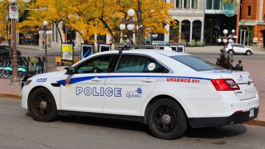 QUEBEC CITY CANADA - 10 13 2021: Quebec Şehri Polis Teşkilatı (Fransızca: Service de la Ville de Quebec) Quebec şehrinin polis teşkilatı.