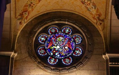 BEAPRE QUEBEC CANADA - 08: 24 2020: Sainte-Anne-de-Beaupre Bazilikası 'nın içinde bir bazilika var, Katolik Kilisesi tarafından hasta ve engellileri iyileştirme mucizeleriyle anıldı..