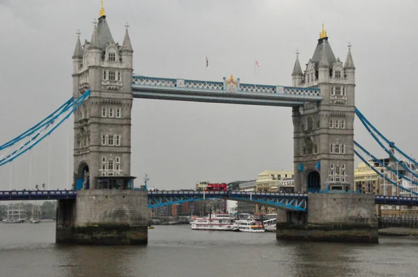 Londra Kule Köprüsü Nün Haziran Daki Görüntüsü Thames Nehri Üzerinde — Stok fotoğraf