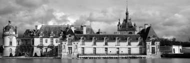 Chateau de Chantilly, Fransa 'nın başkenti Chantilly' de bulunan tarihi bir kaledir. 17 Ekim 2014 'te. Fransa 'nın en iyi sanat galerilerinden biridir ve halka açıktır.
