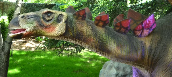 龙的屋顶蜥蜴属 Stegosaurus Roof Lizard 是一种产于侏罗纪晚期的食草四足装甲恐龙 — 图库照片