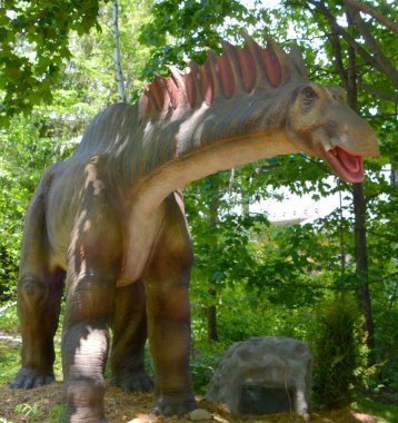 Yeşil Park 'ta dinozor heykeli
