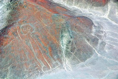 Astronot Nazca Çizgileri, Güney Peru 'daki Nazca Çölü' nde bulunan bir dizi antik geogliftir. 1994 yılında UNESCO Dünya Mirasları Listesi olarak belirlendi..