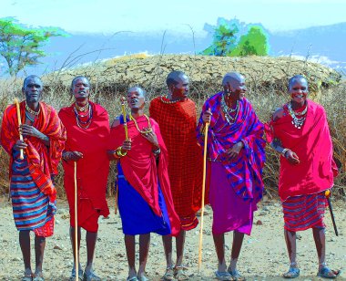 AMBOSELI, KENYA - 10 13 11: Masai Mara, Kenya. Masai (Masai) yarı göçebe bir etnik gruptur ve pop-art arka plan ikonu imzalarlar.