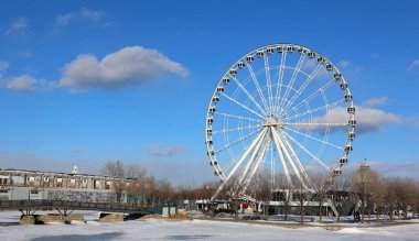 MONTREAL CANADA - 02: 15: 22 La Grande Roue de Montreal Kanada 'nın en uzun dönme dolap size şehri ve çevresini 60 metre havadan görme imkanı verir.