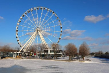 MONTREAL CANADA - 02: 15: 22 La Grande Roue de Montreal Kanada 'nın en uzun dönme dolap size şehri ve çevresini 60 metre havadan görme imkanı verir.
