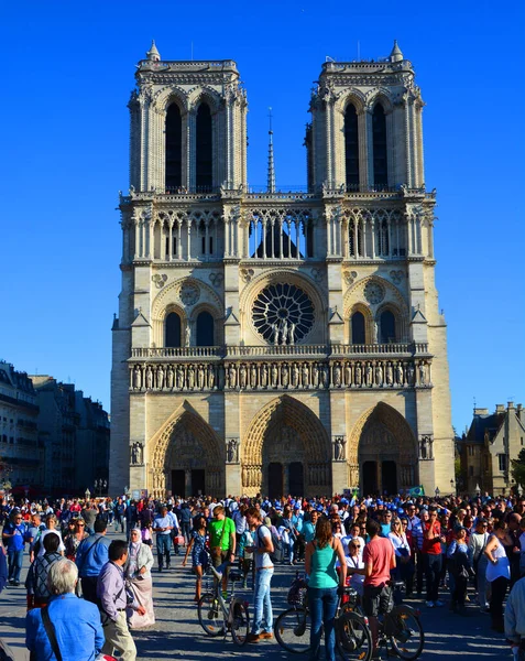 10月19 パリのノートルダム大聖堂 フランス 10月19 2014 パリで最も有名なランドマークの1つ 2013では 大聖堂は850周年を祝います — ストック写真