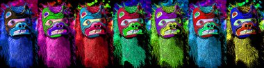 VICTORIA BC CANADA - 04 24 2015: Geleneksel Hint kostümü ve tahta maske takan yerli adam renk lekeli pop-art arka plan ikonu
