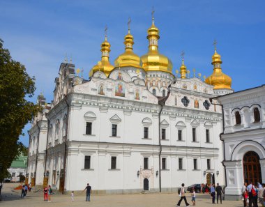 KYIV UKRAINE - 09 03: 17: Kiev Pechersk Lavra veya Kyiv Pechersk Lavra, Kiev Mağara Manastırı olarak da bilinir, Kiev 'deki bir bölgeye adını veren tarihi bir Ortodoks Hıristiyan manastırı.