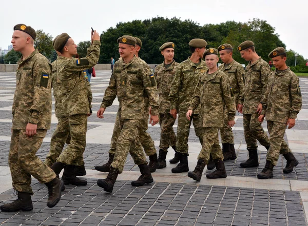 Kyiv Ucrania Fuerzas Armadas Ucrania Joven Soldado Ejército Son Principal —  Fotos de Stock