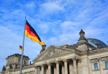 BERLIN GERMANY - 09: 24 17: Reichstag resmi olarak Deutscher Bundestag Plenarbereich Reichstagsgebaude, Berlin 'de Alman İmparatorluğu' nun İmparatorluk Diyeti 'ne ev sahipliği yapmak için inşa edilmiş tarihi bir yapıdır..