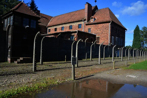 Auschwitz Birkenau Πολωνια Ηλεκτρικά Συρματοπλέγματα Της Γερμανικής Ναζιστικής Συγκέντρωσης Και — Φωτογραφία Αρχείου