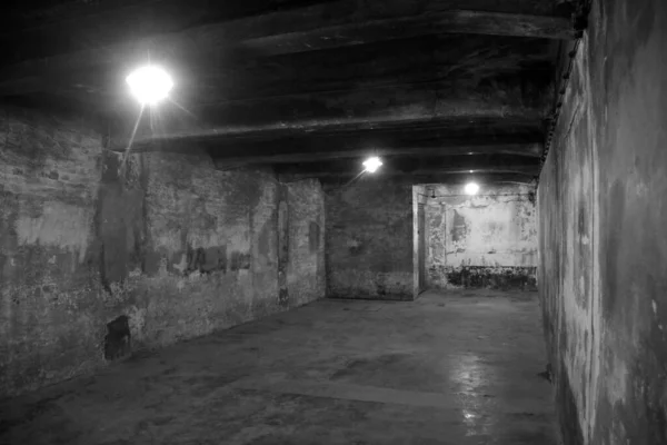 Auschwitz Birkenau Poland Interior Barracão Mostrando Como Prisioneiros Beliches Aqui — Fotografia de Stock