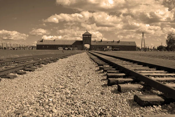 Auschwitz Birkenau Polska Główna Brama Nazistowskiego Obozu Koncentracyjnego Auschwitz Birkenau — Zdjęcie stockowe