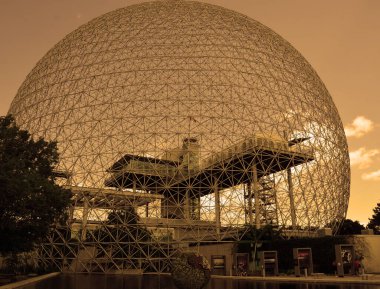MONTREAL CANADA - 06 09 2018: Biyosfer Montreal 'de çevreye adanmış bir müzedir. 1967 Dünya Fuarı için ABD 'nin eski pavyonunda bulunan Parc Jean-Drapeau, Expo 67.