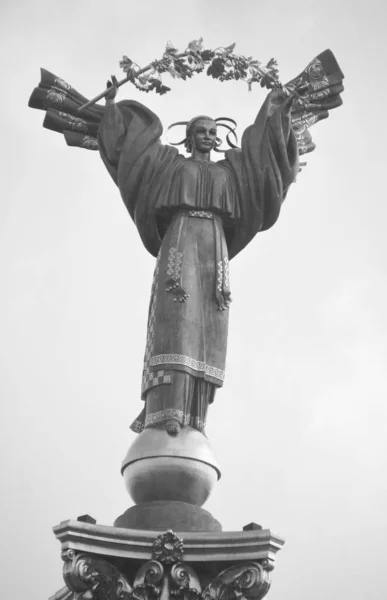 Kyiv Ukraine December 2016 Famous Statue Column Kyiv Ukraine Bereginia — ストック写真