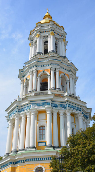 КИЕВ УКРАИНА - 09 03 17: Киево-Печерская Лавра, также известная как Киевский Печерский монастырь - исторический православный монастырь, который дал свое название одному из районов Киева