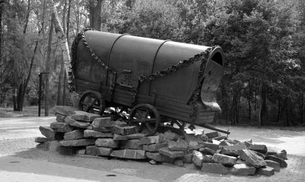 Kyiv Ukraine Monument Gypsy Wagon Memory Victims Roma Genocide 1941 — ストック写真