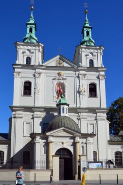 KRACOW POLAND - 09 10 17: The Collegiate Church of Saint Florian, Krakow 'daki tarihi bir kilisedir. Yapı, Kraliyet Yolu 'nun başlangıcını gösteriyor..