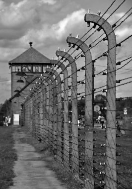 AUSCHWitz BIRKENAU POLAND - 09: 17: Auschwitz I toplama kampı çitleri, Polonya 'da Üçüncü Reich tarafından kurulan ve yönetilen bir Alman Nazi toplama kampı ve imha kampları ağı idi..
