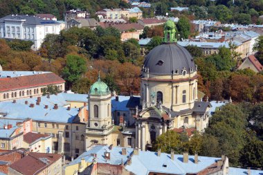 LVIV UKRAINE - 09 09: 17: Dominik kilisesi ve manastırının ayrıntıları ilk olarak Corpus Christi Katolik Kilisesi olarak inşa edildi ve bugün Kutsal Ayin 'in Yunan Katolik kilisesi olarak hizmet veriyor.