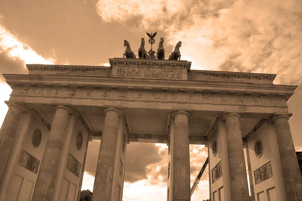 Berlin Deutschland Das Brandenburger Tor Ist Ein Neoklassizistisches Denkmal Aus — Stockfoto