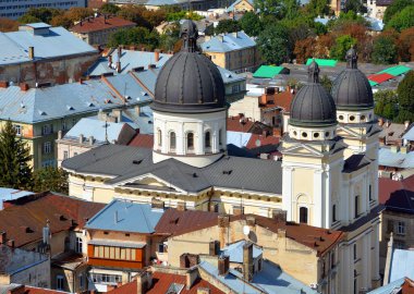 LVIV UKRAINE - 09 09 09: 17: Şekil Değiştirme Kilisesi Orijinal olarak Trinitarian Order Kutsal Üçlemesinin Roma Katolik Kilisesi olarak inşa edildi