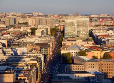 BERLİN ALMANY - 09: 22 17: Berlin 'in kuş bakışı görüntüsü Almanya' nın en büyük ve başkenti. Avrupa Birliği 'nin en kalabalık ikinci kentidir.