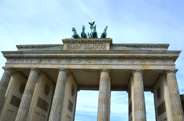 Berlin Deutschland Das Brandenburger Tor Ist Ein Neoklassizistisches Denkmal Aus — Stockfoto