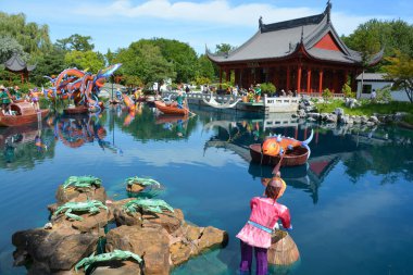 MONTREAL CANADA - 08 20 2019: Montreal botanik bahçesinin Çin bahçesi koleksiyonlarının büyüklüğü nedeniyle dünyanın en önemli botanik bahçelerinden biri olarak kabul edilir.