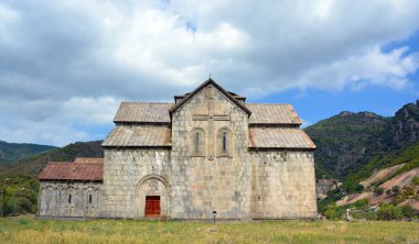 AKHALA ARMENIA 09 17 2019: Akhtala Manastırı Haghpat ve Sanahin manastırlarının üzerindedir. Buradaki asıl ilgi odağı, iç kısımları süsleyen güzel freskler ve duvar resimleri..