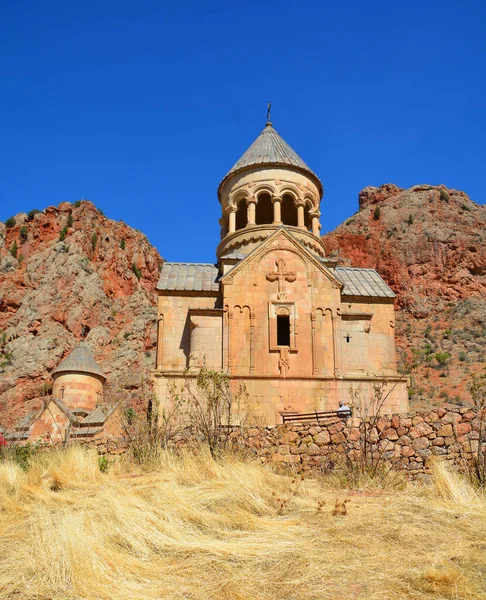 Yeghegnadzor Armenia 2019 ノラバンクは13世紀のアルメニアの修道院で アルメニアのYegnadzorの町の近くにある天狗川によって作られた狭い峡谷でエレバンから122キロメートルに位置しています — ストック写真