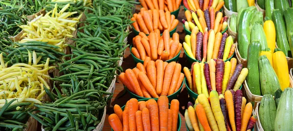 Group Fresh Healthy Carrots Fruit Market Fresh Organic Green Yellow — Stock Photo, Image