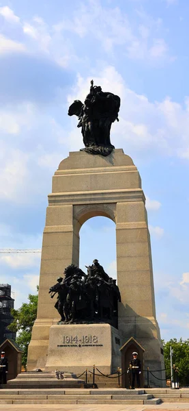 Ottawa Ontario Canada 2021 National War Memorial Tall Granite Cenotaph — Foto de Stock