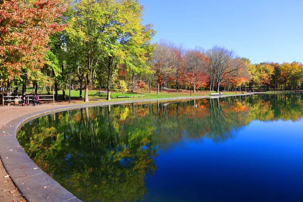 Beautiful Lake Park Autumn — Stockfoto