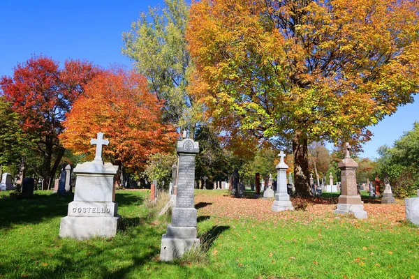 Montreal Canada Octubre 2015 Tumbas Cementerio Notre Dame Des Neiges —  Fotos de Stock