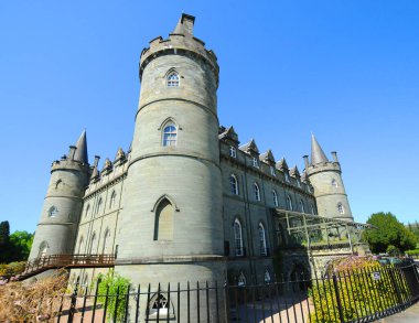 INVERARAY CASTLE SCOTLAND 22 Mayıs 2012: Inveraray Şatosu, Argyne Gölü kıyısındaki Inveraray iline bağlı bir malikanedir.