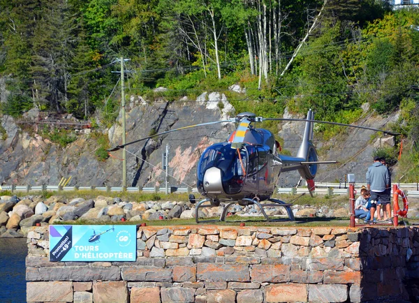 Бэйи Сайнт Катерин Квебек Канада 2020 Киты Наблюдают Вертолет Берегу — стоковое фото