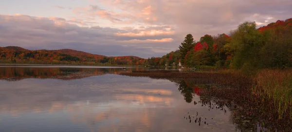 Scenic Landscape Beautiful Lake Autumn — стоковое фото