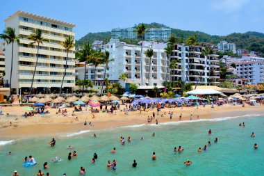 Puerto Vallarta Meksika 11 Mayıs 2016: Puerto Vallarta popüler bir turist beldesi. Güzel plajlar ve Kuzey Pasifik Okyanusu 'nun temiz ılık suları yüzücüler için bütün yıl çekicidir.