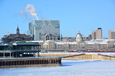MONTREAL QUEBEC CANADA 01 26 2022: Saint-Laurence river during a very cold day of january in Montreal quebec Canada