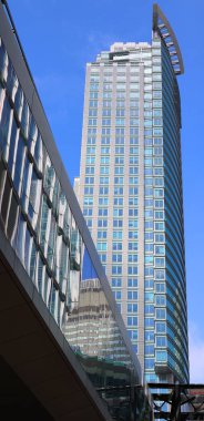 MONTREAL QUEBEC CANADA 03 16 2022: Montreal şehir merkezi ve Giants gökdelenleri 1250 Rene-Levesque, La Tour IBM-Maraton Kuleleri olarak da bilinir.