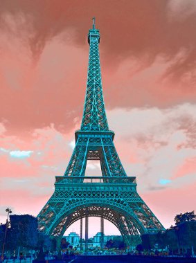 PARIS, FRANCE - 10: 12 2013: Eiffel Kulesi (Tur Eyfel) Sanat Nouveau stilinde demirden yapılmış Pop Art Eiffel Kulesi