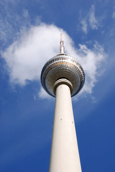 ベルリンドイツ05 2010 Fernsehturm テレビ塔 アレクサンダー広場に位置しています 塔は1965年から1969年にかけて旧ドイツ民主共和国によって建設された — ストック写真