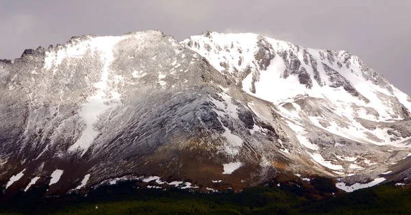 Beautiful Snow Capped Mountains Canada — Zdjęcie stockowe